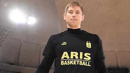 Με τετράωρη καθυστέρηση και... Ντουβιέ ο Άρης στη Γερμανία