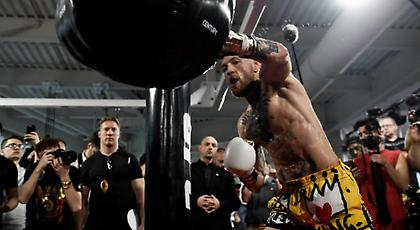 Η αποκαθήλωση του ΜακΓκρέγκορ: Χάνει τη μία ζώνη του στο UFC!