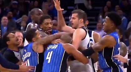 Πλακώθηκαν στο ξύλο Αφλάλο και Μπιέλιτσα! (video)