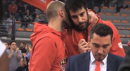 H αποθέωση στον ρέκορντμαν Πρίντεζη και το φιλί του Σπανούλη (video)