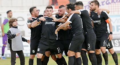 ΟΦΗ με… τη μαχαίρα στα δόντια!