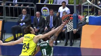 Η Ευρωλίγκα... αποθεώνει το πεντακάθαρο φάουλ-μπλοκ του Βέσελι στον Παππά (video)