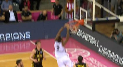 Καρφώματα κατά ΑΕΚ και Άρη στο Top 5 (video)