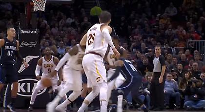 «Μαγεία» Λεμπρόν και απίθανο τρίποντο Γκόρντον στο Top 5 (video)