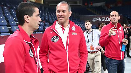 Απόλυτη στήριξη Αγγελόπουλων σε Σφαιρόπουλο