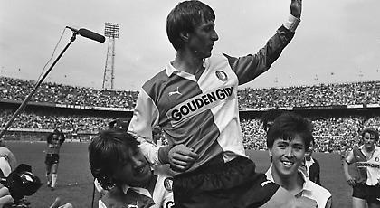 Η Φέγενορντ προσπάθησε να κλέψει τρεις φορές τον Κρόιφ από τον Άγιαξ, τα κατάφερε και πήρε το νταμπλ