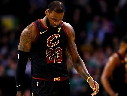 «Μαύρη» βραδιά για Καβς και Λεμπρόν: Τα αρνητικά ρεκόρ μετά τους 148 πόντους!