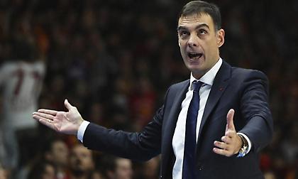 Έξαλλος ο Μπαρτζώκας: Τα πήρε επειδή τον ειρωνεύτηκαν από τη Λοκομοτίβ (video)