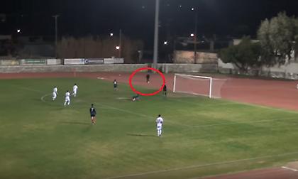 Απίστευτη γκάφα από επόπτρια σε αγώνα τοπικού (video)