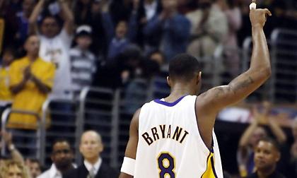 Ο Κόμπι στο μεγαλύτερο one-man-show στην ιστορία του NBA (video)