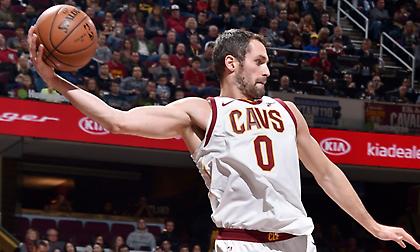 Έκανε… κρεμάστρα τον Γκριν ο Λοβ (video)