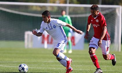 «Κόλλησε» με ΤΣΣΚΑ Σόφιας η Ντιναμό Κιέβου (video)