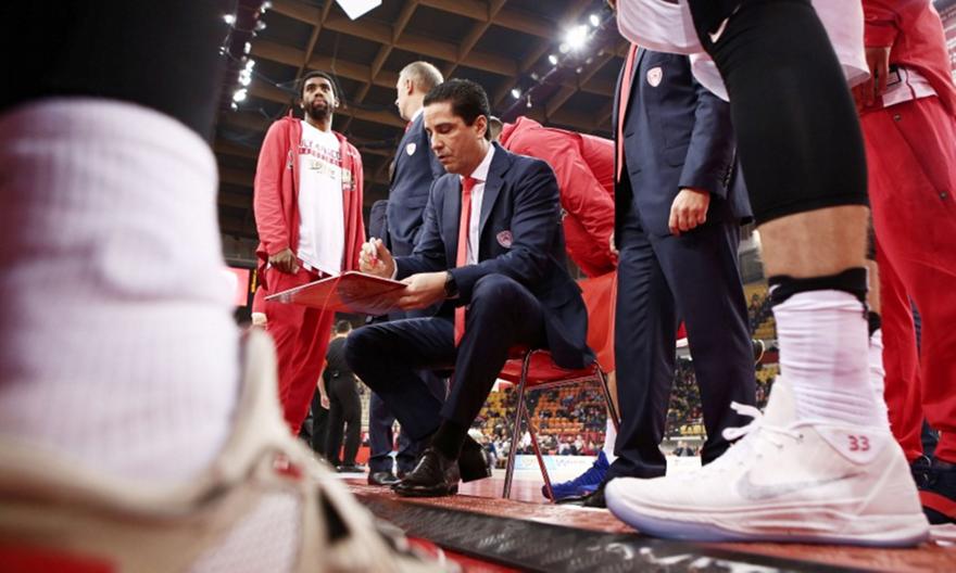 Κλεισμένοι για μία ώρα στα αποδυτήρια στον Ολυμπιακό!