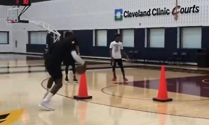 Πρωινή προπόνηση με τον γιο του ο ΛεΜπρόν Τζέιμς (video)