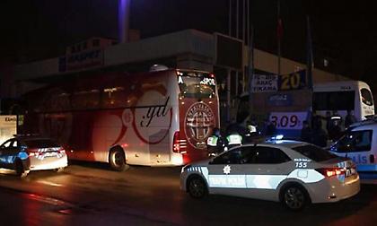 Άγνωστοι έσπασαν με πέτρες το πούλμαν της Αντάλιασπορ! (pics)