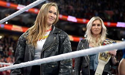 Εμφάνιση-έκπληξη από τη Ronda Rousey στο Royal Rumble και πλήρης συμφωνία με το WWE