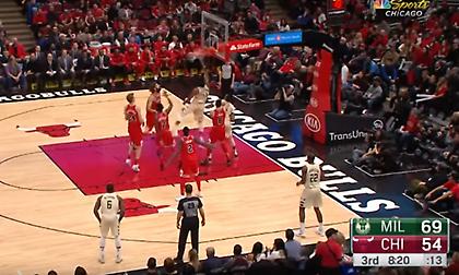 Τρομερός Giannis και με το... νόμο στο Top 10 (video)