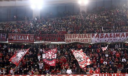 Οπαδοί του Ολυμπιακού περίμεναν στο ΣΕΦ την αποστολή!