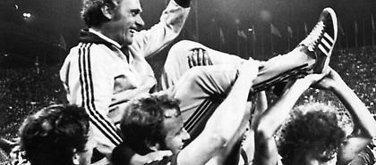 Ο Ούντο Λάτεκ που μισούσε θανάσιμα ο Ότο Ρεχάγκελ για το 12-0 και το χαμένο πέναλτι – τίτλος στο 89'