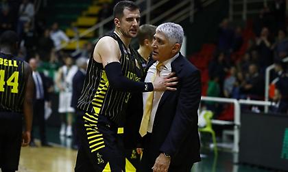 «Καρφιά» Γιαννάκη για τη διαιτησία