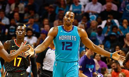 Ο Χάουαρντ καρφώνει τους Χοκς στο Top 10 (video)