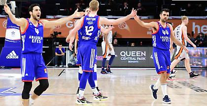 «Όργια» ΜακΚόλουμ και… τάβλα η Βαλένθια