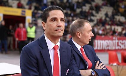 Θερμό χειροκρότημα από τον κόσμο σε Σφαιρόπουλο