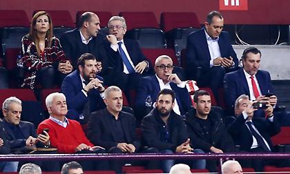 Στα αποδυτήρια για συγχαρητήρια οι Αγγελόπουλοι!