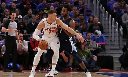 Το εντυπωσιακό ντεμπούτο του Γκρίφιν με Πίστονς και το μπουγέλο (video)