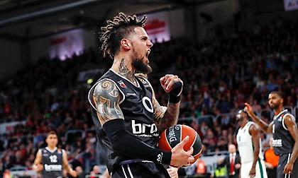 Χάκετ: «Αυτή η νίκη σημαίνει πολλά για πολλούς λόγους…»