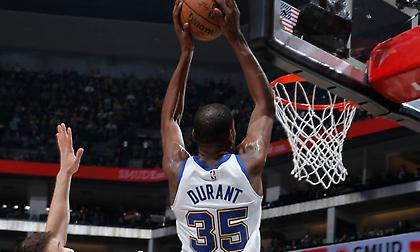 «Βόλτα» στο Σακραμέντο οι Γουόριορς, «καθάρισε» τους Πέλικανς ο Ντέιβις