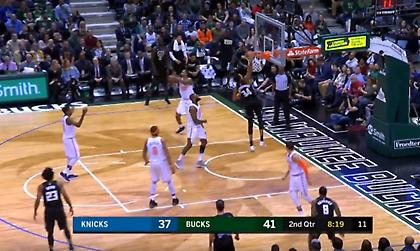 Ο Γιάννης περπάτησε, οι διαιτητές δεν το κατάλαβαν (video)