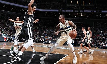 Νίκη για τους Μπακς, αγωνία για Αντετοκούνμπο (video)