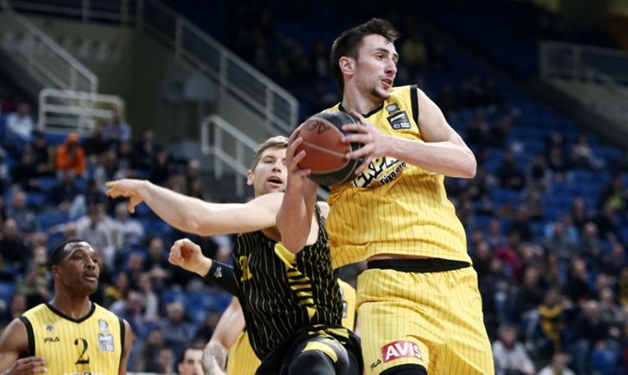 Επέμβαση για Άτιτς στην ΑΕΚ