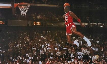 Το NBA δεν ξεχνά την… πτήση του Μάικλ Τζόρνταν (pic/video)