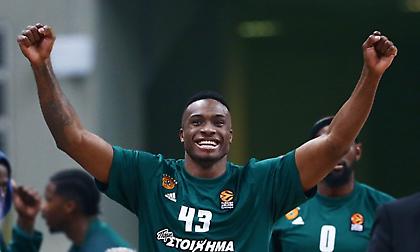 Θ. Αντετοκούνμπο: «Φοβερό το κάρφωμα του Γιάννη, λυπάμαι για Πορζίνγκις» (video)