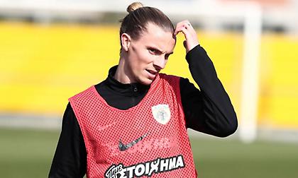 Χουλτ: «Ανυπομονώ να αγωνιστώ μπροστά στον κόσμο της ΑΕΚ»