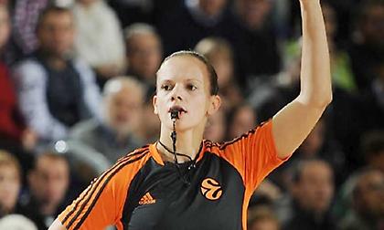 Μια γυναίκα στο διαιτητικό «τρίο» του Ρεάλ-Ολυμπιακός