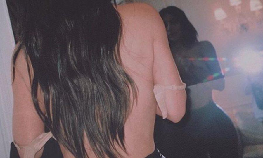 Κιμ Καρντάσιαν: Διχάζει το Ίντερνετ η τόπλες φωτογραφία που της έβγαλε η 4χρονη κόρη της!