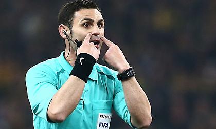 Καλός βαθμός σε Κομίνη για το ΑΕΚ-Ολυμπιακός