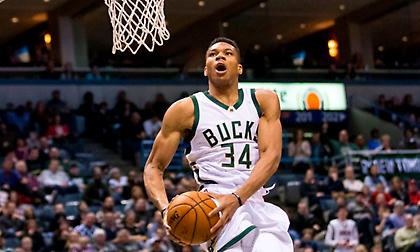 «Διπλός» ο Γιάννης, φουλ για τετράδα οι Μπακς! (video)