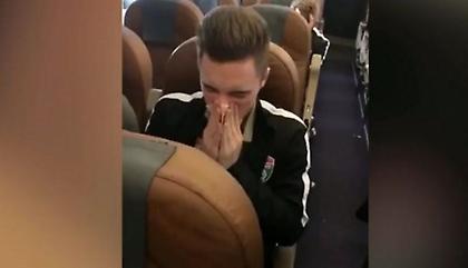 Παίκτης σκουπίστηκε με χαρτονόμισμα 5.000 ρουβλιών: «Θα το έδινα σε φτωχό, αλλά τρέχει η μύτη μου»