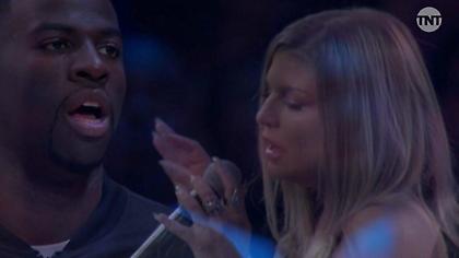 Δεν συγκράτησε τα γέλια του ο Γκριν κατά την ερμηνεία του εθνικού ύμνου από την Φέργκι (video)