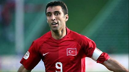 Θεωρείται εχθρός του Ερντογάν και είναι εξόριστος ο Χακάν Σουκούρ