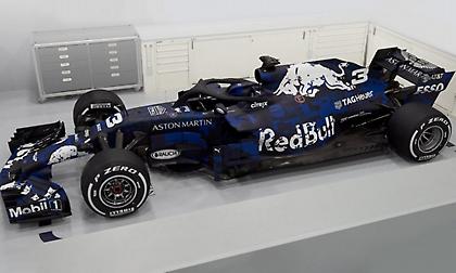 «Τα σπάει» η νέα Red Bull με… καμουφλάζ! (pics/video)