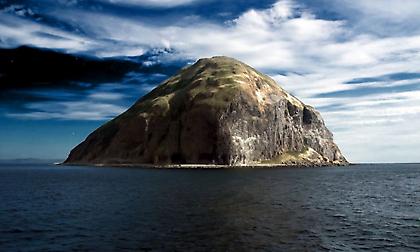 Μα πού τις βρίσκουν τις… κοτρόνες του κέρλινγκ;