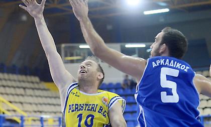 Ο τρομερός «βομβαρδισμός» του ΓΣ Περιστερίου με 19 τρίποντα κόντρα στον Αρκαδικό (video)