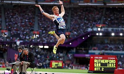 Επιστρέφει στα... δύσκολα ο Ράδερφορντ!