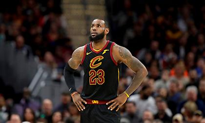 Σεβασμός του «βασιλιά» για τους θρύλους του NBA (video)