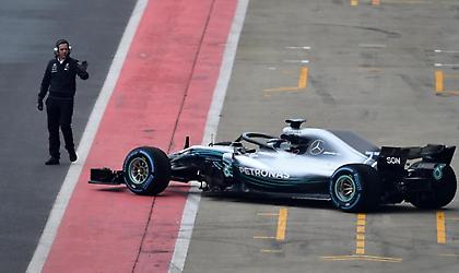 Οι πρώτες εικόνες της νέας Mercedes στο Σίλβερστοουν (pics/video)